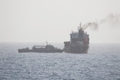 Irán niega que le pertenezcan los buques con gasolina incautados por EE.UU. » Ñanduti