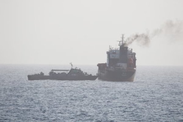 Irán niega que le pertenezcan los buques con gasolina incautados por EE.UU. » Ñanduti