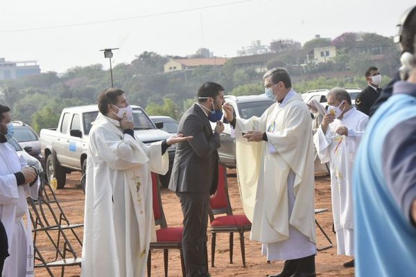 Incumplen protocolo sanitario para misas en celebración de la Virgen de la Asunción - Nacionales - ABC Color