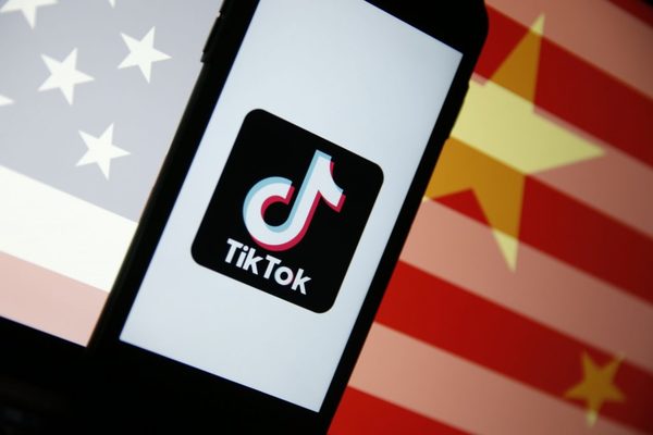 Trump ordena a la matriz china de TikTok que venda sus activos en EE. UU.