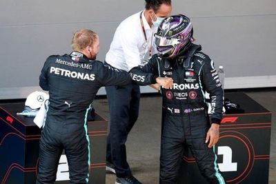 Hamilton logra la pole y Mercedes domina en la parrilla de salida del GP de España