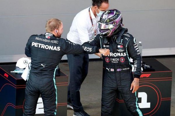 Hamilton logra la pole y Mercedes domina en la parrilla de salida del GP de España