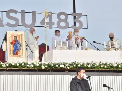 Arzobispo afirma que no encubrirá abusos y denuncia campaña contra la Iglesia