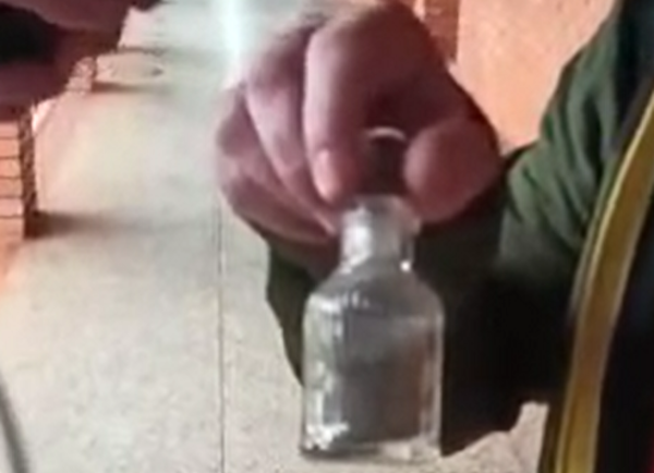 (VIDEO) Dio a luz y le entregaron el cuerpo de su bebé'i en un frasco, ndaje | Crónica
