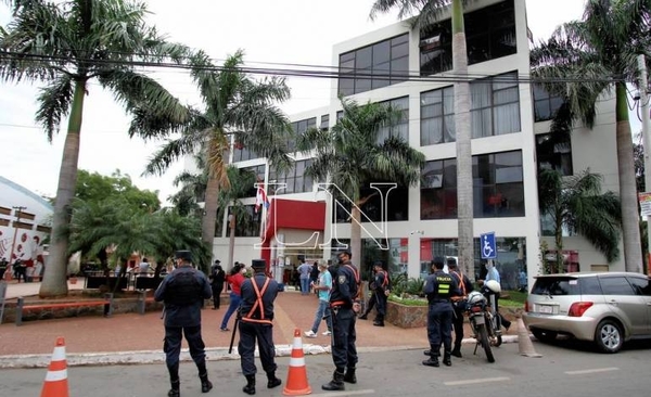 HOY / Tras varios casos confirmados de COVID-19 cierran por 15 días Municipio de San Lorenzo