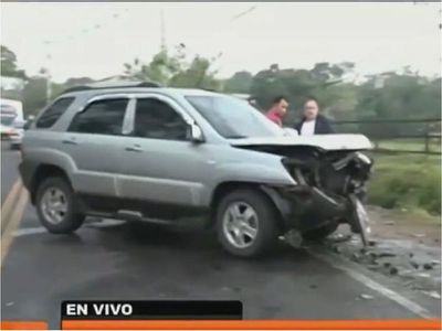 Adelantamiento indebido ocasiona aparatoso percance en Luque