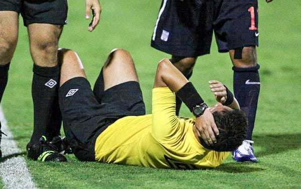 Partido de FUTBOL termina en BATALLA CAMPAL