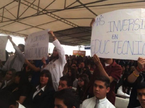 Critican al MEC por falta de apertura y disminución de inversión en educación