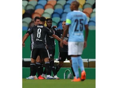 Lyon se agranda y elimina a City
