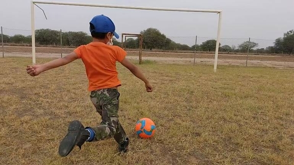 HOY / Día del Niño haciendo deporte en casa con 4500 pelotas entregadas en modo Covid