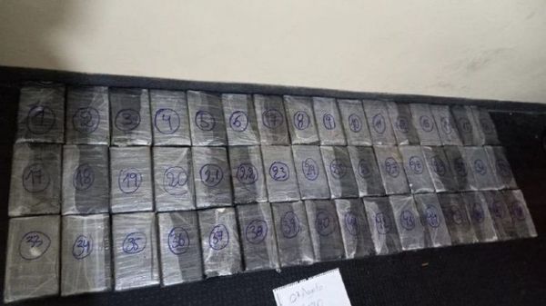 Antinarcóticos incauta más de 51 kilos de cocaína en Luque