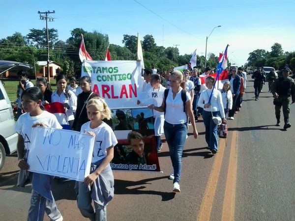 MARCHAN POR JOVEN SECUESTRADO