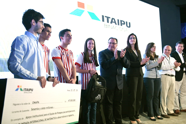 ITAIPU inauguró su stand en la Expo 2019 con anuncio de nuevos emprendimientos y entrega de aporte a jóvenes de OMAPA
