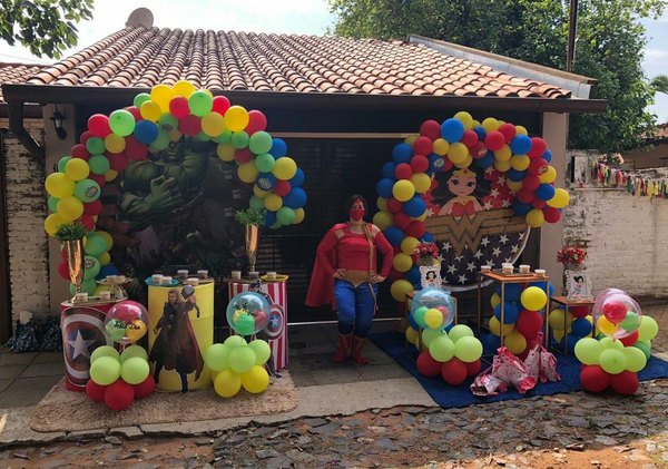 Profe se vistió de la Mujer Maravilla para agasajar a sus niños | Crónica