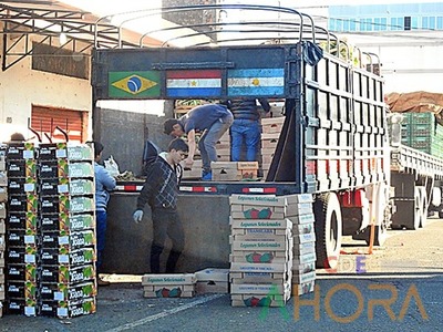 Toneladas de VERDURAS y FRUTAS ingresa al país de CONTRABANDO por el PUENTE de la AMISTAD