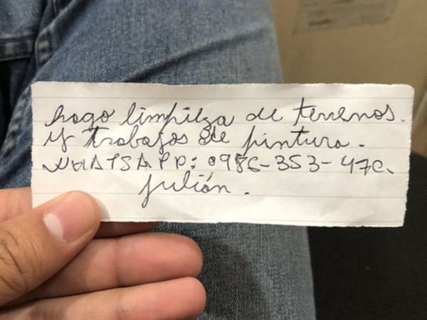 Hizo su tarjeta a mano y se hizo viral en redes