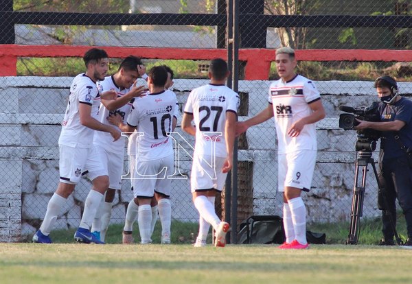 General Díaz celebra un sufrido triunfo ante River