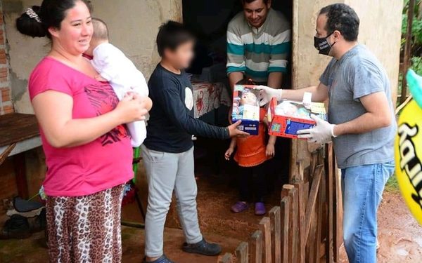 Obsequian a niños en sus casas