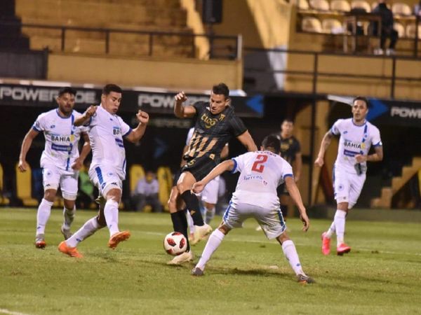 Guaraní empata ante un aplicado 12 de Octubre y sigue cediendo terreno