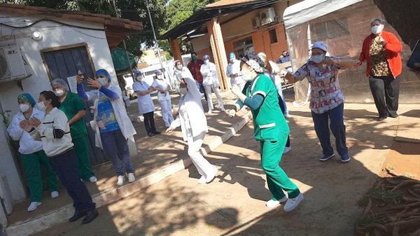 “Héroes” de blanco “movieron esqueleto” | Crónica