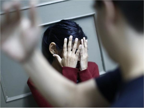 Según expertos, la pandemia aumenta el riesgo de violencia intrafamiliar