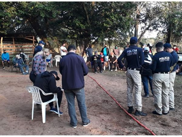 Ex futbolista es detenido junto con 50 personas que participaban de piki vóley