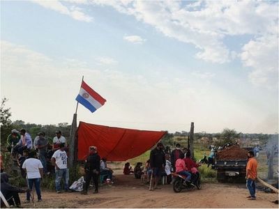 Intendente  revoca resolución por  puja  con sintierras de Concepción
