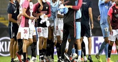 Sevilla remonta y es finalista