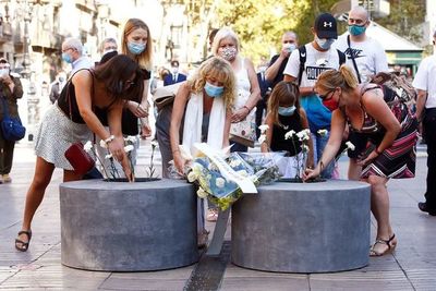 Discreta ceremonia en el tercer aniversario de los atentados de Cataluña - Mundo - ABC Color