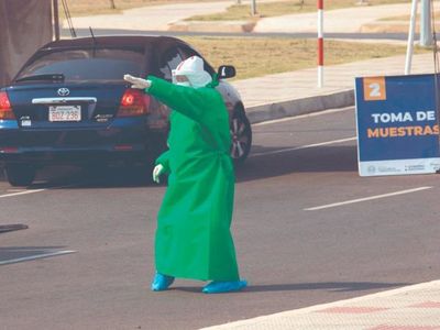 Dramática espera de paciente en el pasillo