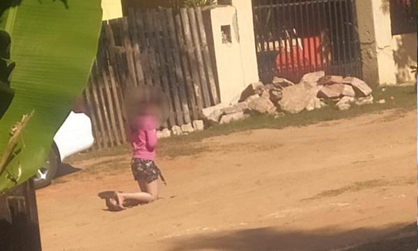 Golpean y hacen arrodillar a joven de 14 años en la calle por supuestamente encontrarse con su novio – Prensa 5