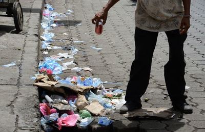 La necesidad se impone al miedo entre quienes reciclan basuras en Bolivia » Ñanduti