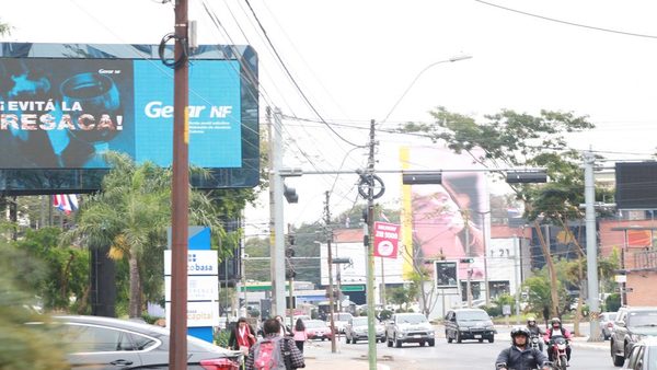 Nulo control a la cartelería en las calles de Asunción