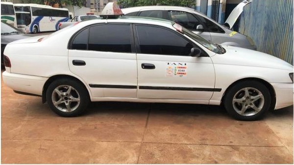 Decomisan TAXI PARAGUAYO con celulares en FOZ