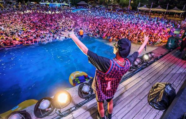 Celebraron megafiesta electrónica en Wuhan