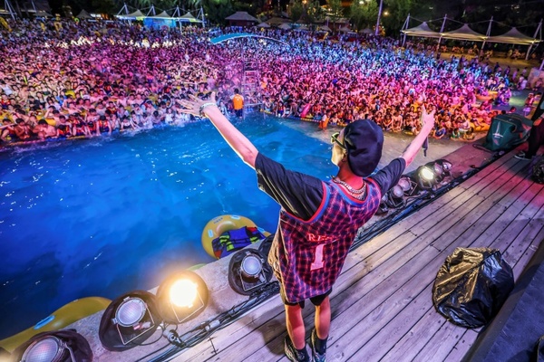 Celebraron megafiesta electrónica en Wuhan