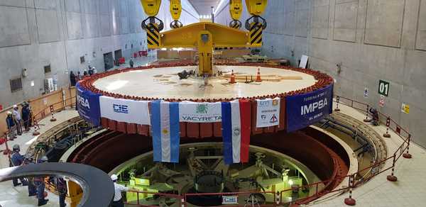 Instalan rotor en la Unidad Generadora N° 01 de la Central Hidroeléctrica de Yacyretá - El Trueno
