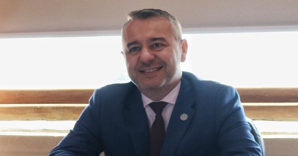 “Si el ministro Friedmann es imputado, o renuncia o lo destituyen”, asegura asesor político de Abdo