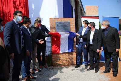 Ascenso: Mario Abdo asistió a la inauguración de mejoras de un club
