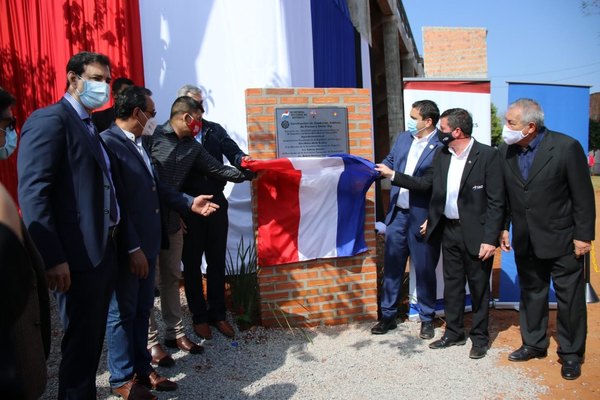 Ascenso: Mario Abdo asistió a la inauguración de mejoras de un club