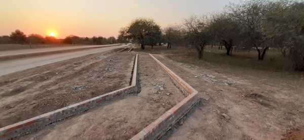 Continúan construcciones de plazas Villa Choferes y Neuland