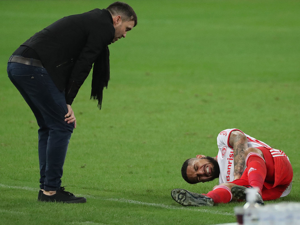 Grave lesión apartará a Paolo Guerrero de las canchas varios meses