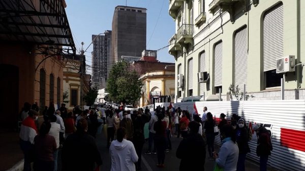 Médicos unidos intentan recomponer el precario sistema