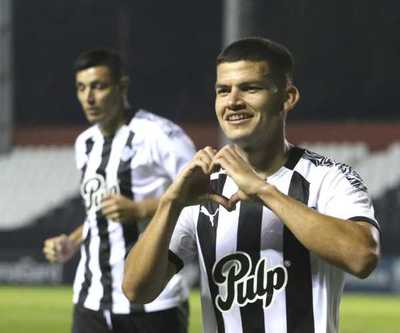 Libertad gana y vuelve a acercarse a la punta