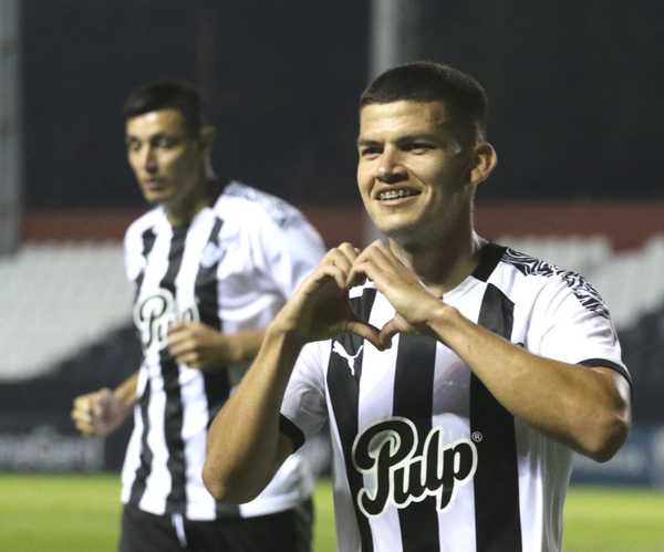Libertad gana y vuelve a acercarse a la punta