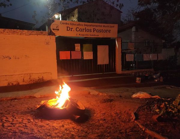 Escuela de J.A. Saldívar será utilizada como albergue y vecinos reaccionan - Nacionales - ABC Color
