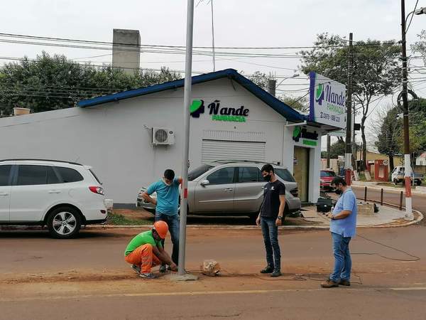 Deficiente trabajo de instalación de semáforos que estaría a cargo de empresa de “maletín”