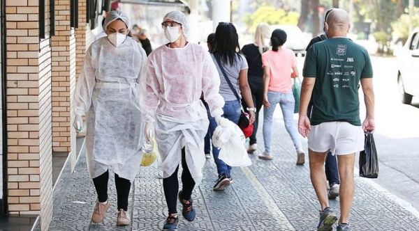 Brasil pasa de los 3,35 millones de casos y camina hacia las 110.000 muertes