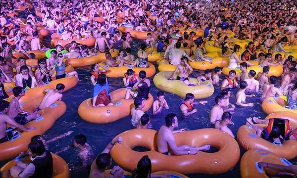 Polémica por una multitudinaria fiesta acuática en Wuhan, donde comenzó la pandemia de coronavirus – Prensa 5