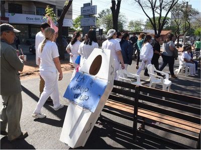 Trabajadores de Clínicas reclaman equipos de bioseguridad a Salud